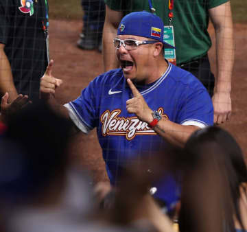 WBC準決勝 試合後の会見場で心温まる光景 イタリア監督が勝者をたたえる→終了後にベネズエラ監督がハグ求め言葉かわす