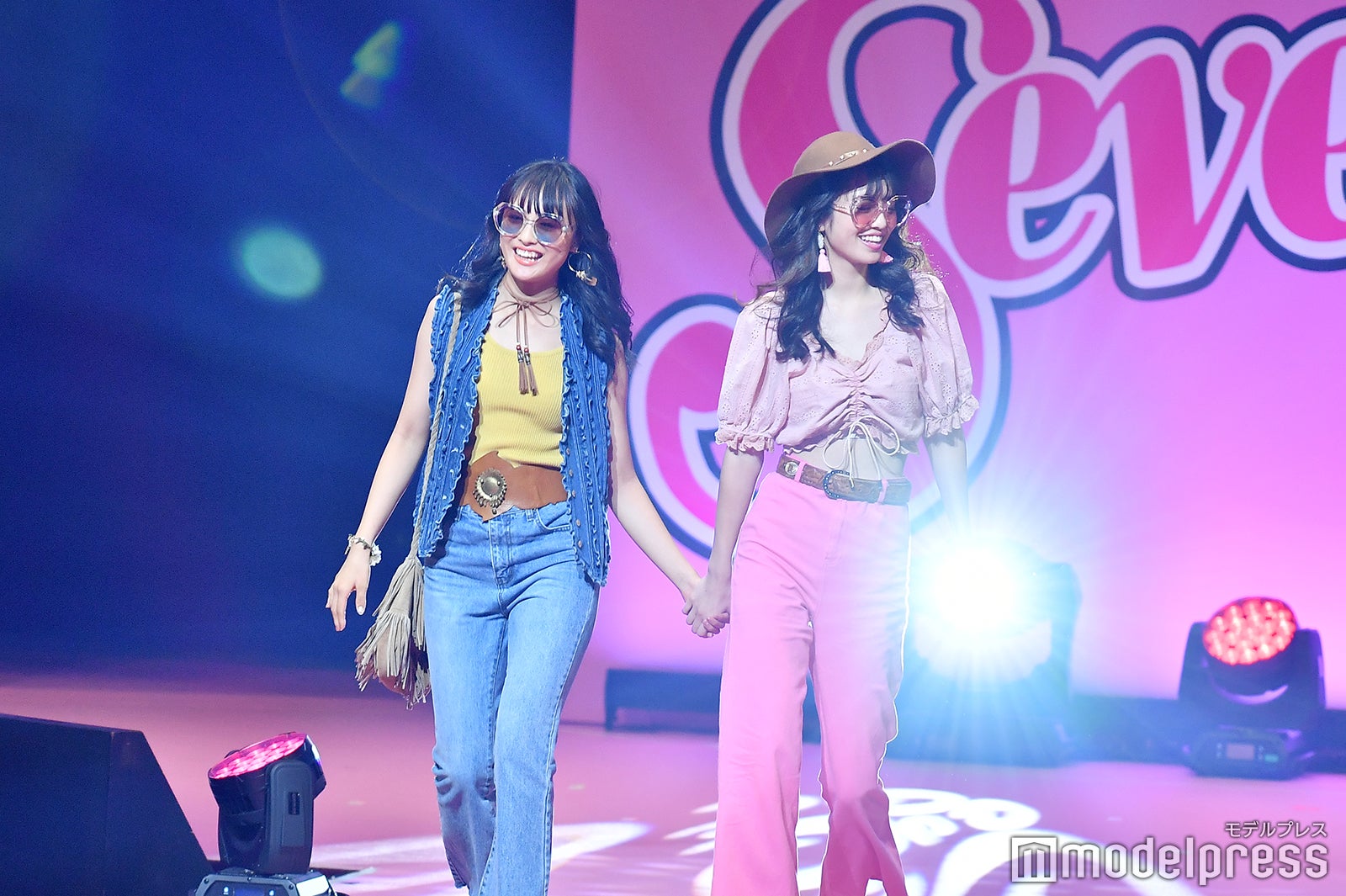 70年代×大友花恋＆横田真悠（C）モデルプレス