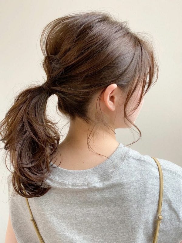 画像1 15 メガネに似合う簡単ヘアアレンジまとめ まとめ髪にも抜け感をプラス モデルプレス