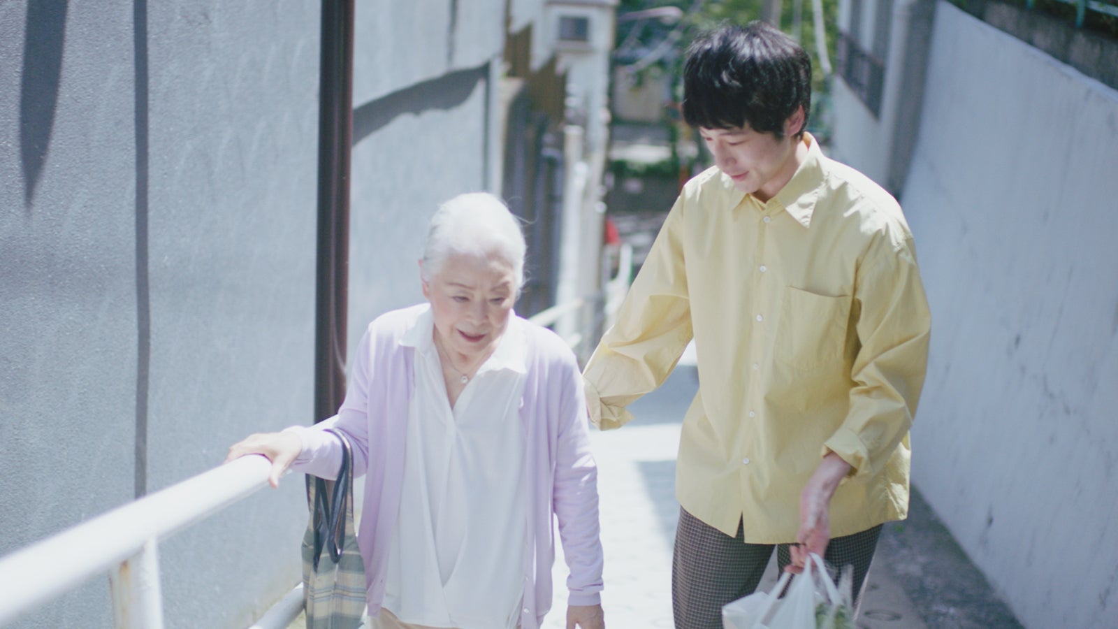 坂口健太郎／「じぶんにやさしく」篇より（提供写真）
