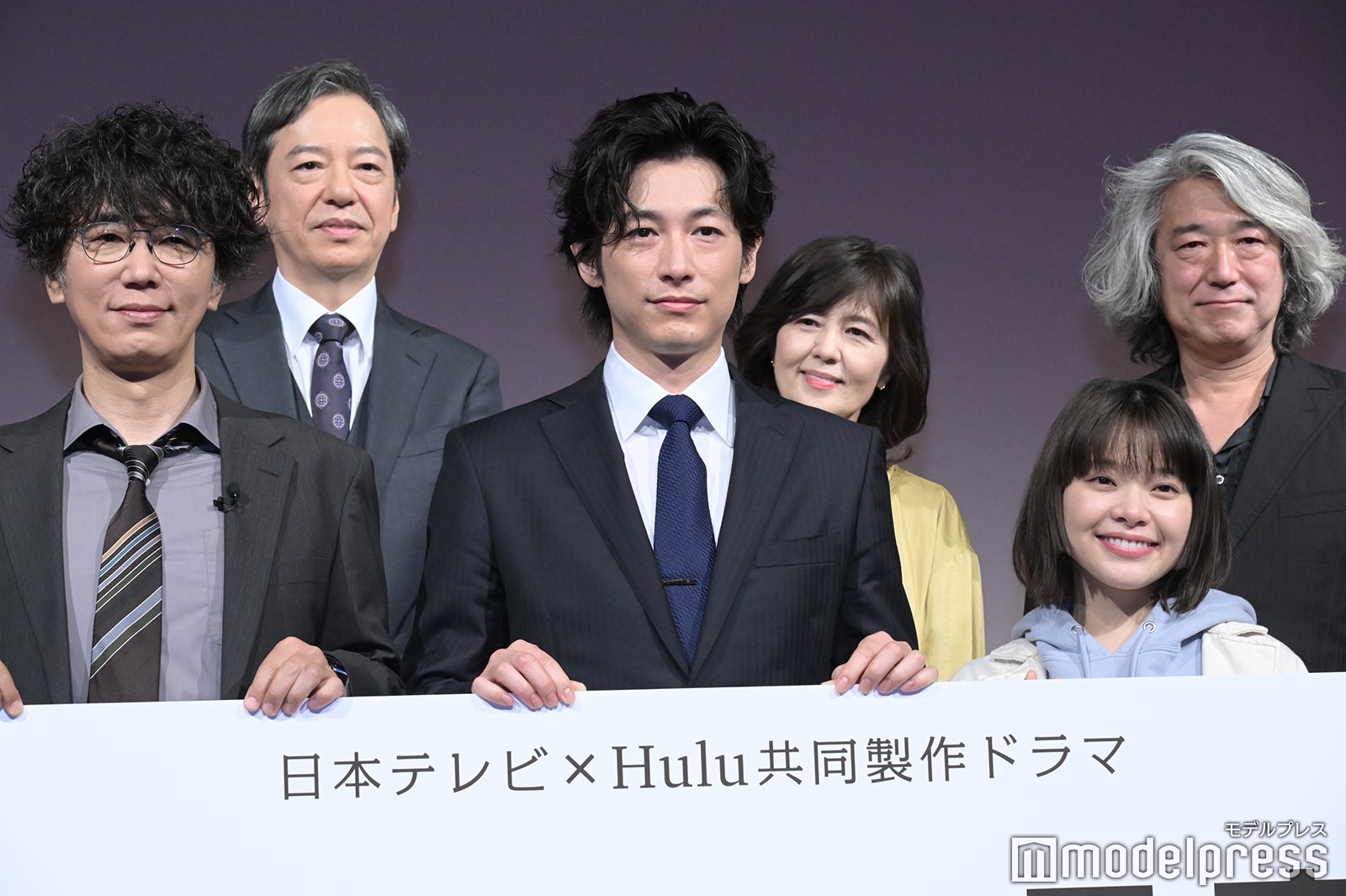 （後列左から)板尾創路、石野真子、羽住英一郎監督（前列左から）ユースケ・サンタマリア、ディーン・フジオカ、岸井ゆきの（C）モデルプレス