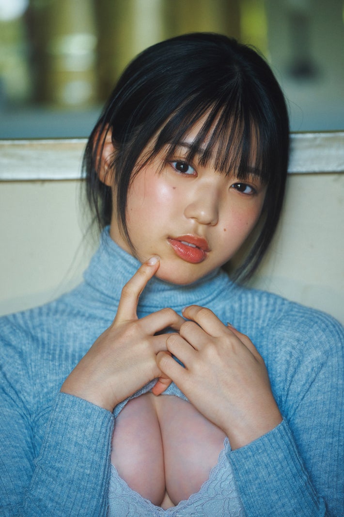 “レベチなJK”矢野ななか、ニットから色白美バストチラリ