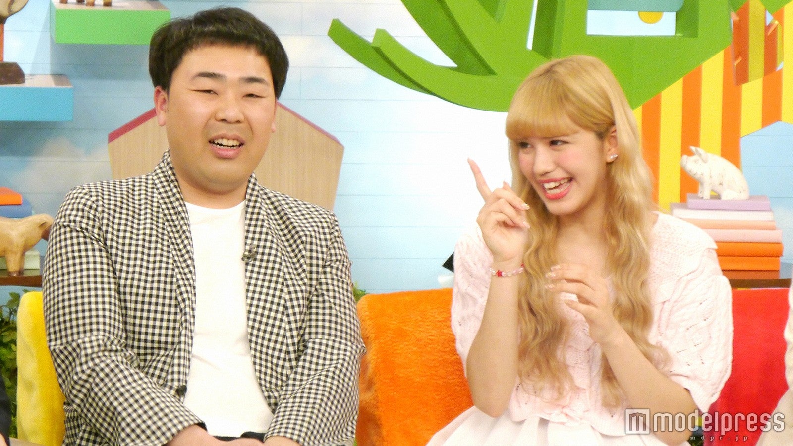 スタジオゲスト岩尾望（フットボールアワー）、紗蘭 （C）NHK