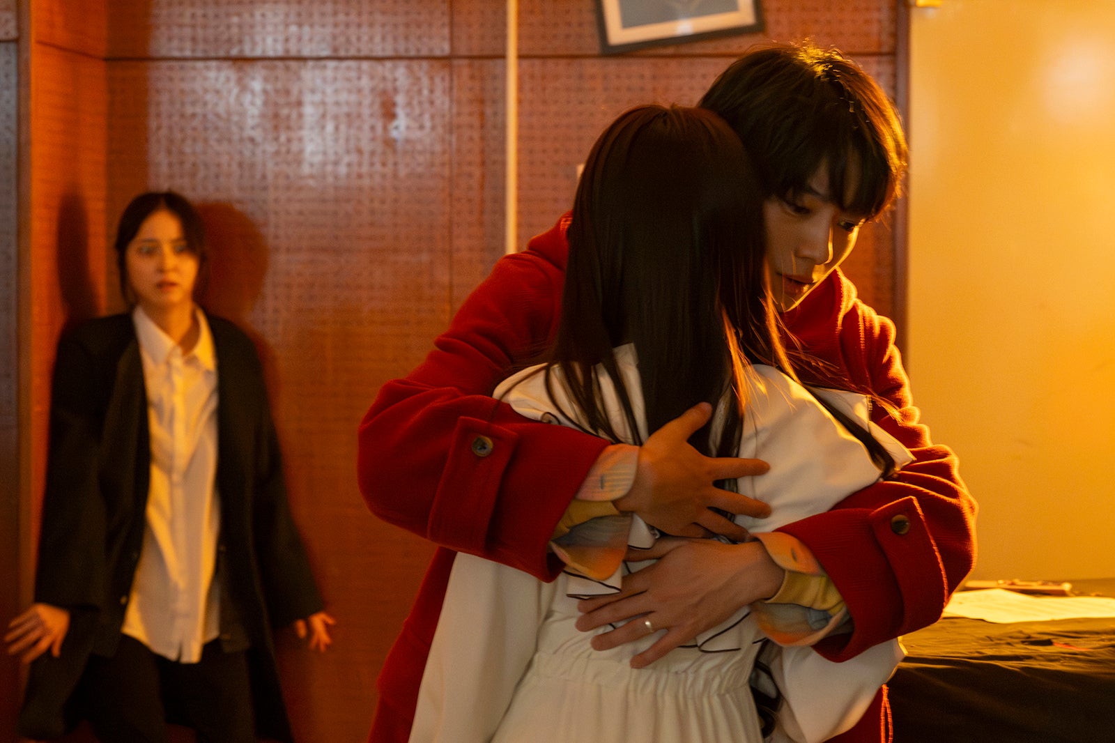 佐々木希、井上祐貴「地獄の果てまで連れていく」最終話（C）「地獄の果てまで連れていく」製作委員会