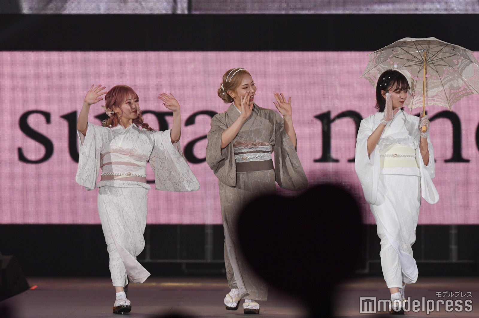 ヘラヘラ三銃士／まりな、ありしゃん、さおりん （C）モデルプレス