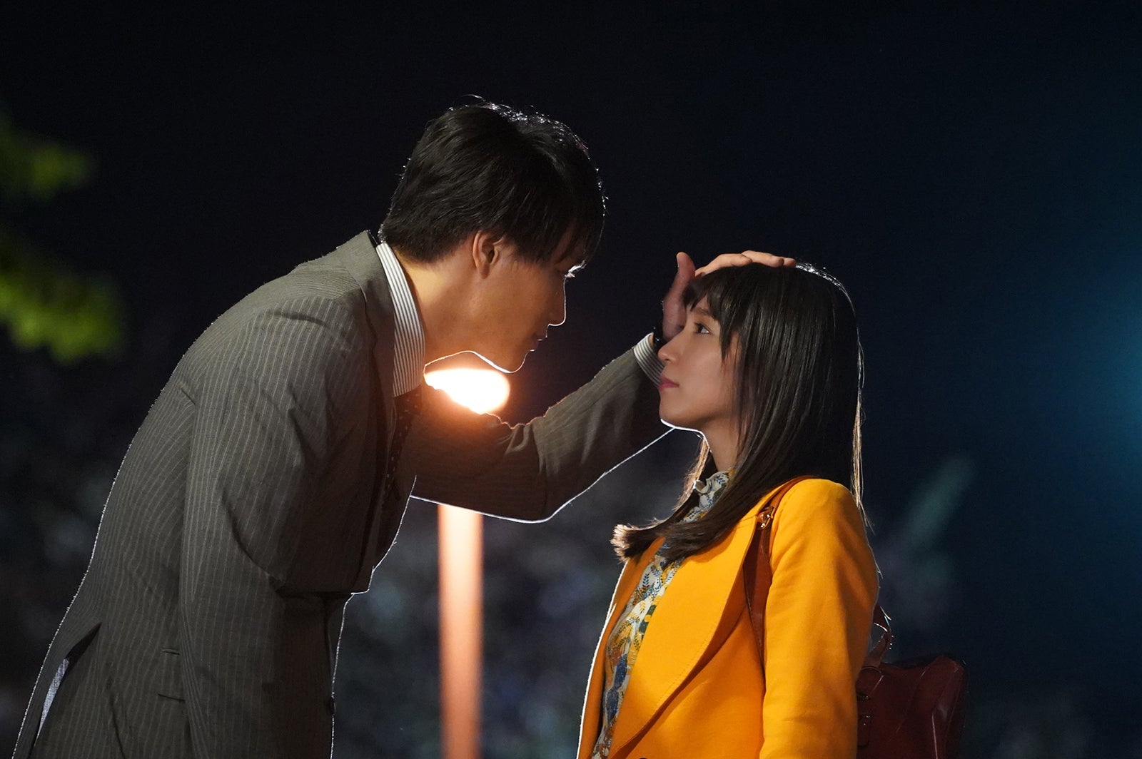 鈴木伸之“泥酔”吉岡里帆にキュン攻撃 吉田鋼太郎主演「監察の一条さん」特別映像公開