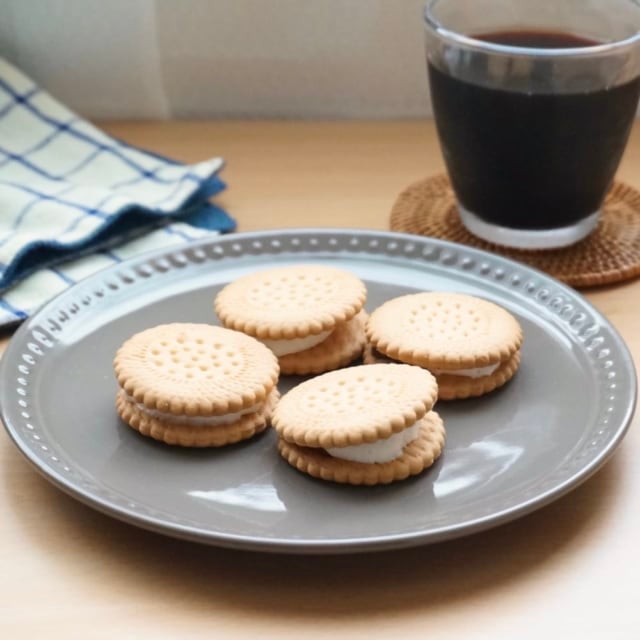 1分で作れるビスケットとマシュマロの簡単おやつはダイソーのお皿との相性も抜群