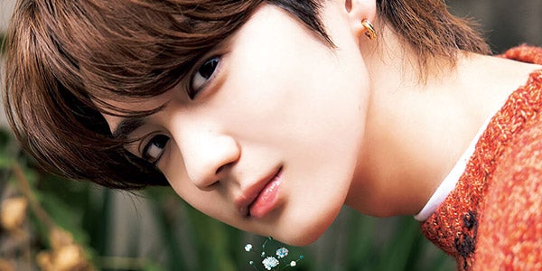 THE RAMPAGE吉野北人の素顔「LINEはマメだけど…」花束差し出す