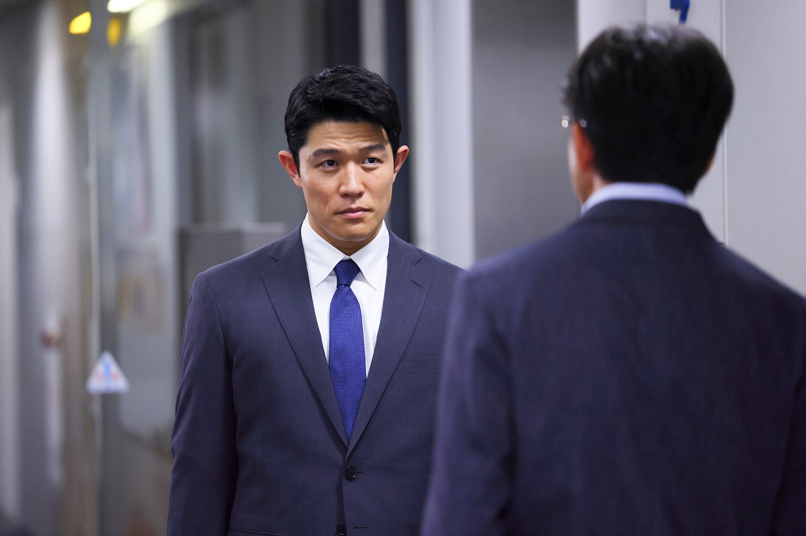 鈴木亮平／ 「エルピス―希望、あるいは災い―」第6話より（C）カンテレ