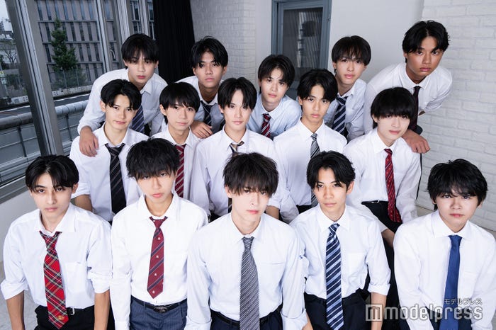 (上段左から)三浦斗空、安藤志音、西小路侑汰、曽根凌輔、榎田一王(中段左から)谷本晴、大橋光、江畑皇之介、楢崎悠亮、倉田琉偉(下段左から)吹澤輝、菊地脩椰、山口凌摩、小川永真、清田優翔(C)モデルプレス