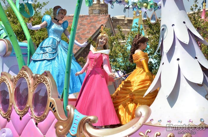 東京ディズニーリゾート30周年パレードがスタート/「ハピネス・イズ・ヒア」パレード公開