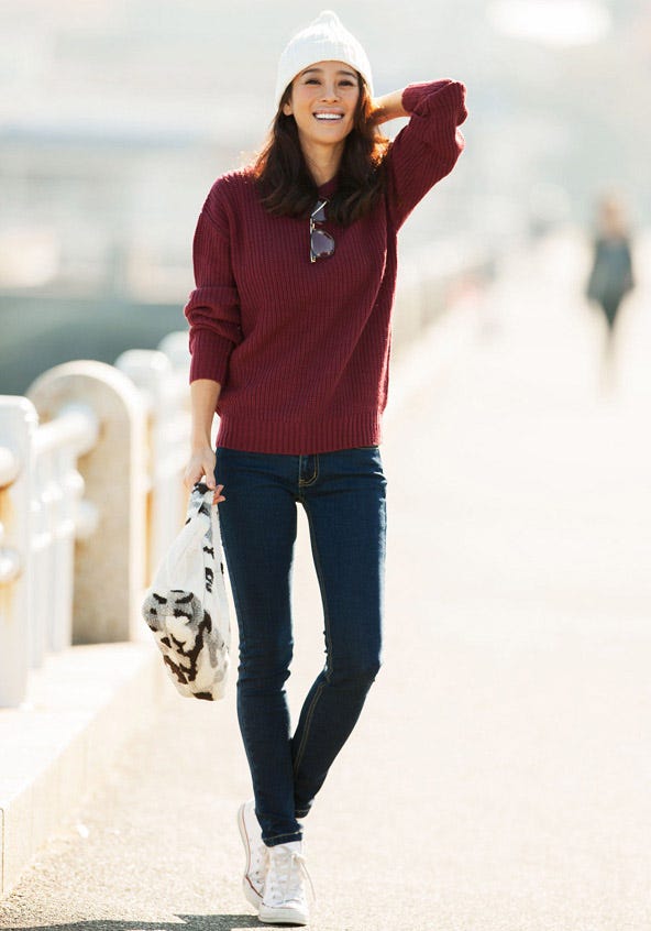 【SET】裾スリット片畦アイレットバルキーニット+ハードブロークン カラースキニーパンツ「STYLEST」7,000円(税別)/画像提供:STYLEST