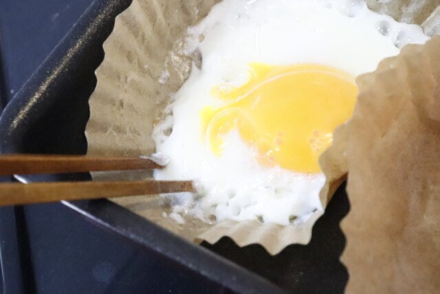 ダイソー　紙の目玉焼きシート（15枚）　使用例　こびりつき　シリコーン加工