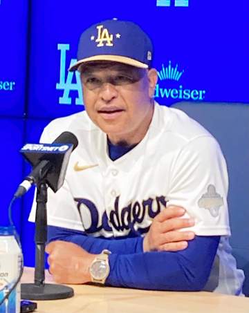 ロバーツ監督「ショウヘイが自分を犠牲にして」大谷翔平の進塁打を絶賛→タッカー決勝打を呼び込む「大きかった」三回にはベッツ逆転3ランも誘発