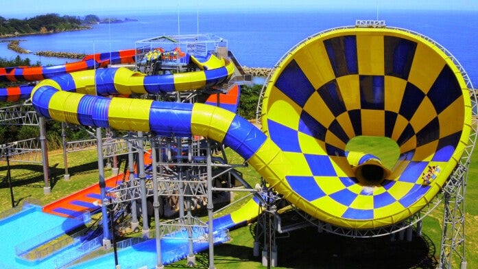 円錐形のフォルムがインパクト大の「ザ・モンスタースライダー」【料金】500円（パスポート利用不可）【制限】身長120cm以上