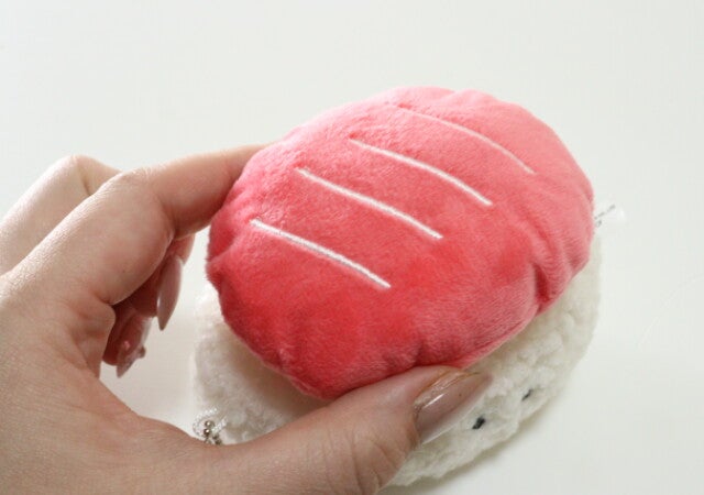 「守りたい、この笑顔」突っ込みどころ満載な100均のポーチ型マスコット