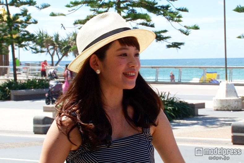 筧美和子、人気ビーチで大はしゃぎ オーストラリアで魅力全開