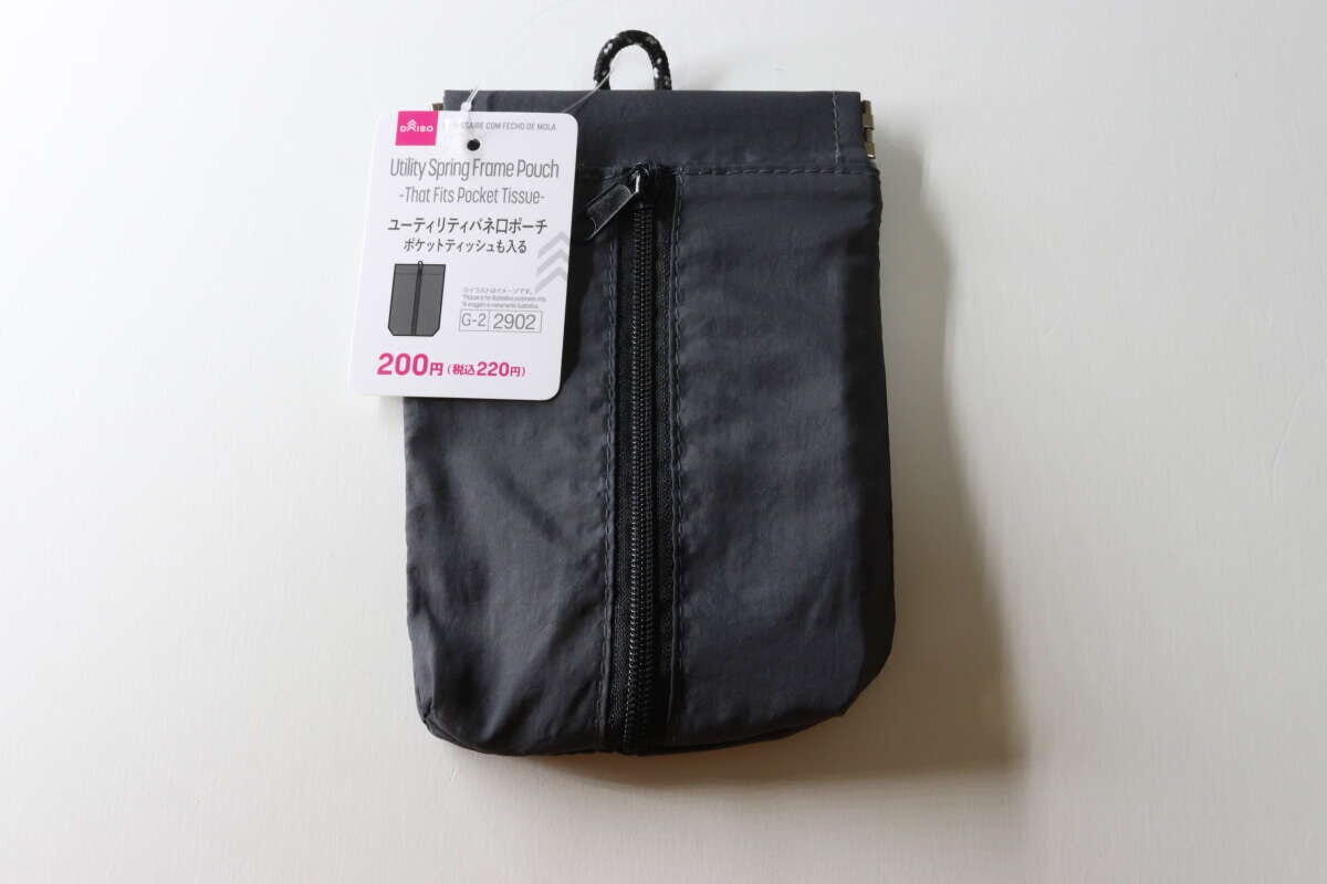 ダイソー ポケットティッシュも入るユーティリティバネ口ポーチ ダイソーのポケットティッシュも入るユーティリティバネ口ポーチのパッケージ