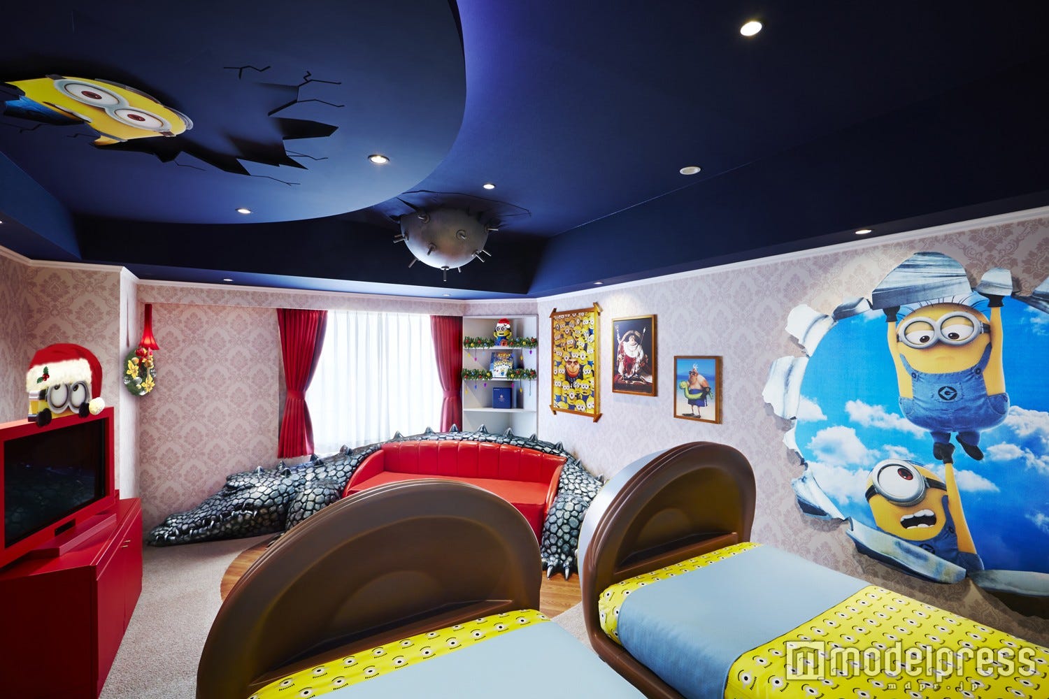 USJオフィシャルホテルがクリスマス仕様に ミニオンもサンタ帽でおめかし