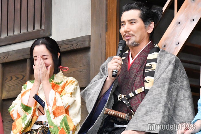 沢尻エリカ、本木雅弘 (C)モデルプレス