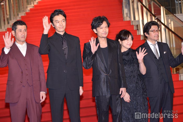 渋川清彦、長谷川博己、稲垣吾郎、池脇千鶴、阪本順治監督(C)モデルプレス