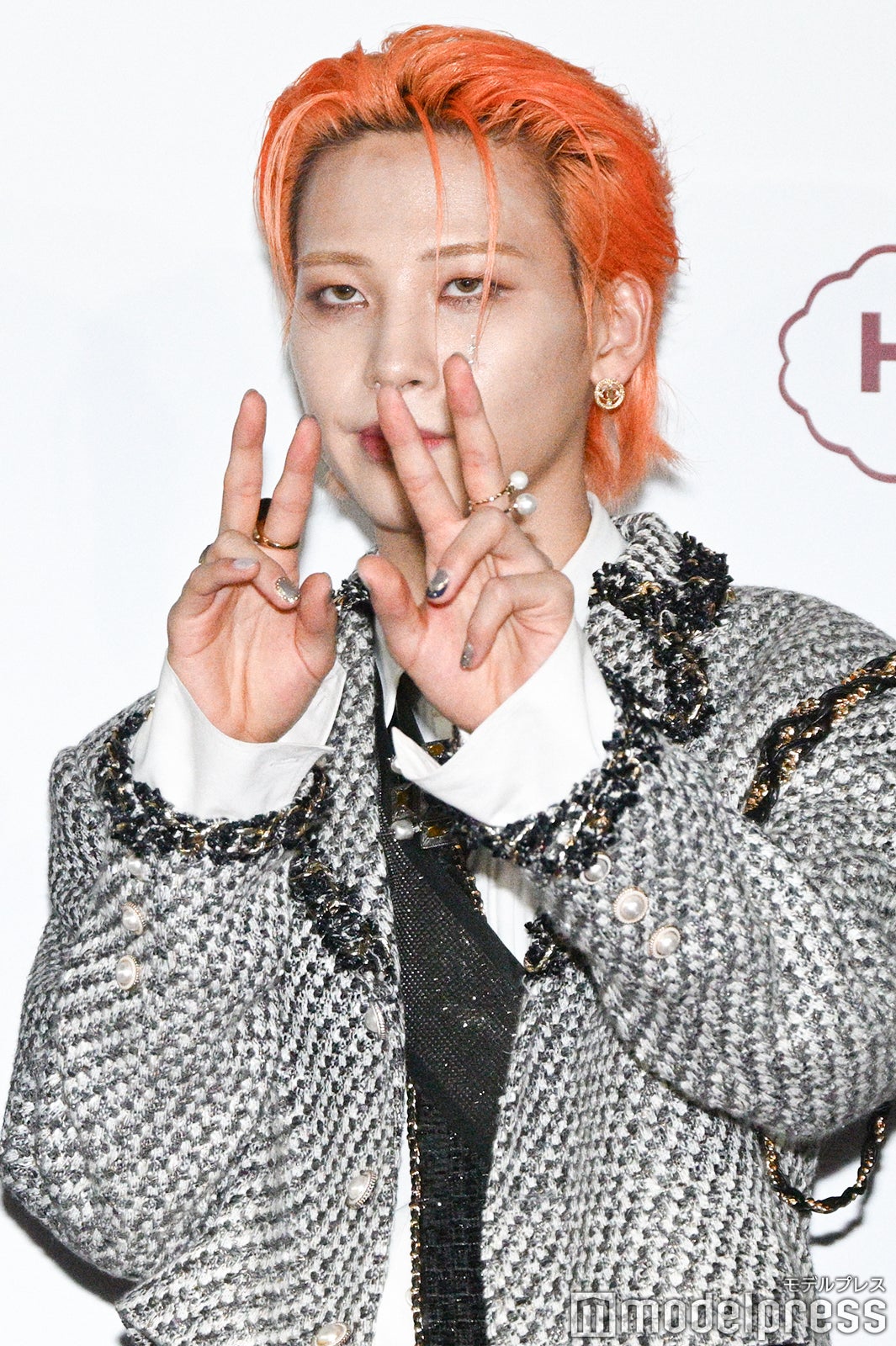 Wピースする川尻蓮（C）モデルプレス