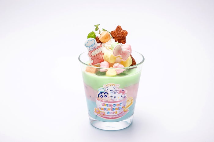 ハローキティとワニ山さんのカラフルヨーグルトドリンク890円（税抜）（C）U／F・S・A・A（C）1976, 2019 SANRIO CO., LTD.APPROVAL NO. G594645