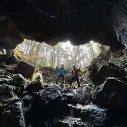 樹海の洞窟/画像提供:TOCORO.