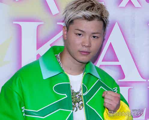 那須川天心、自前ペンダント&「ルイ・ヴィトン」ジャケットは“高級車数台分”?初ランウェイで緊張も「失敗しても最悪勝てるかなって」<関西コレクション2022A/W>