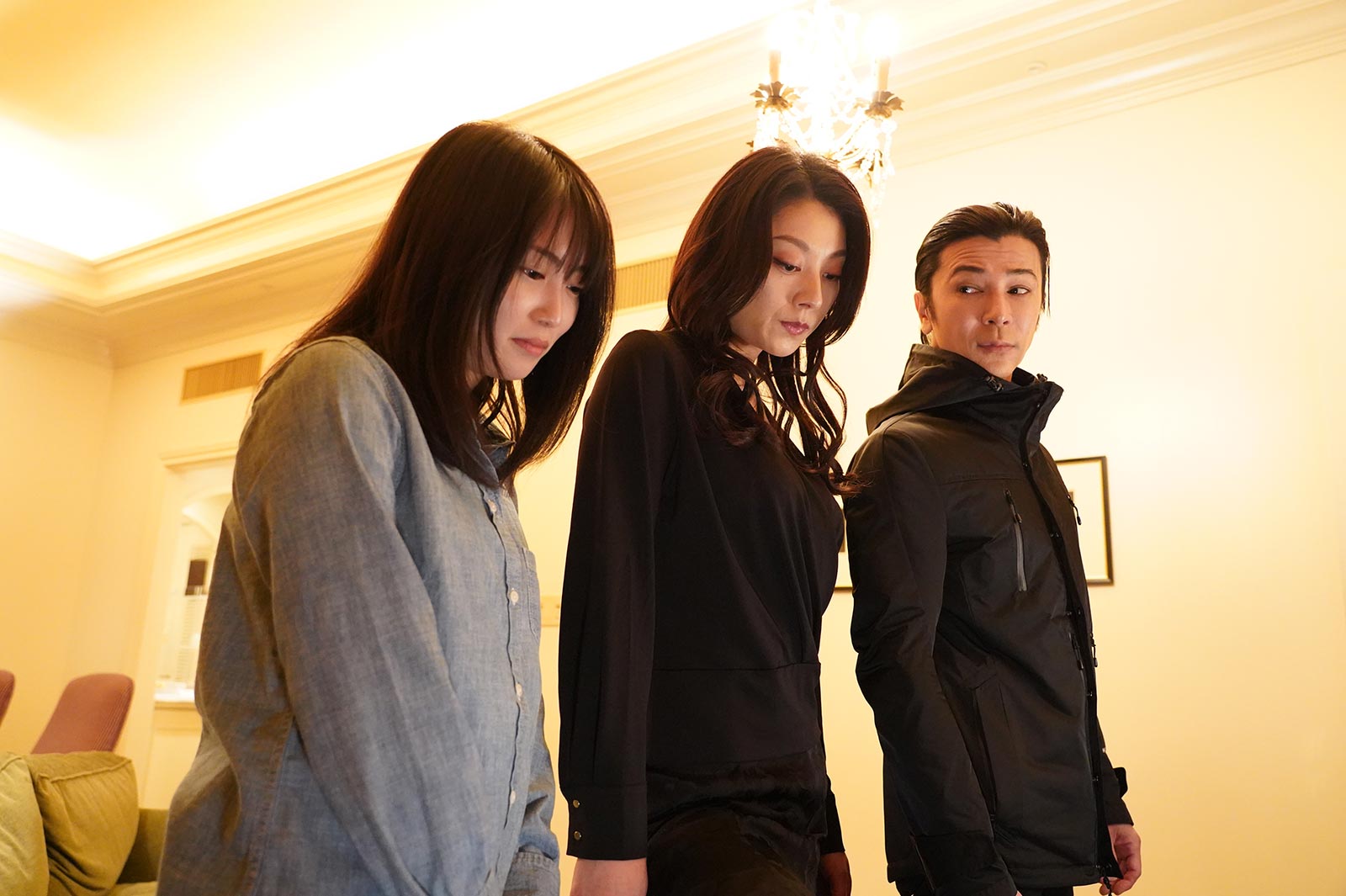 志田未来、小池栄子、武田真治「美食探偵 明智五郎」第6話より（C）日本テレビ