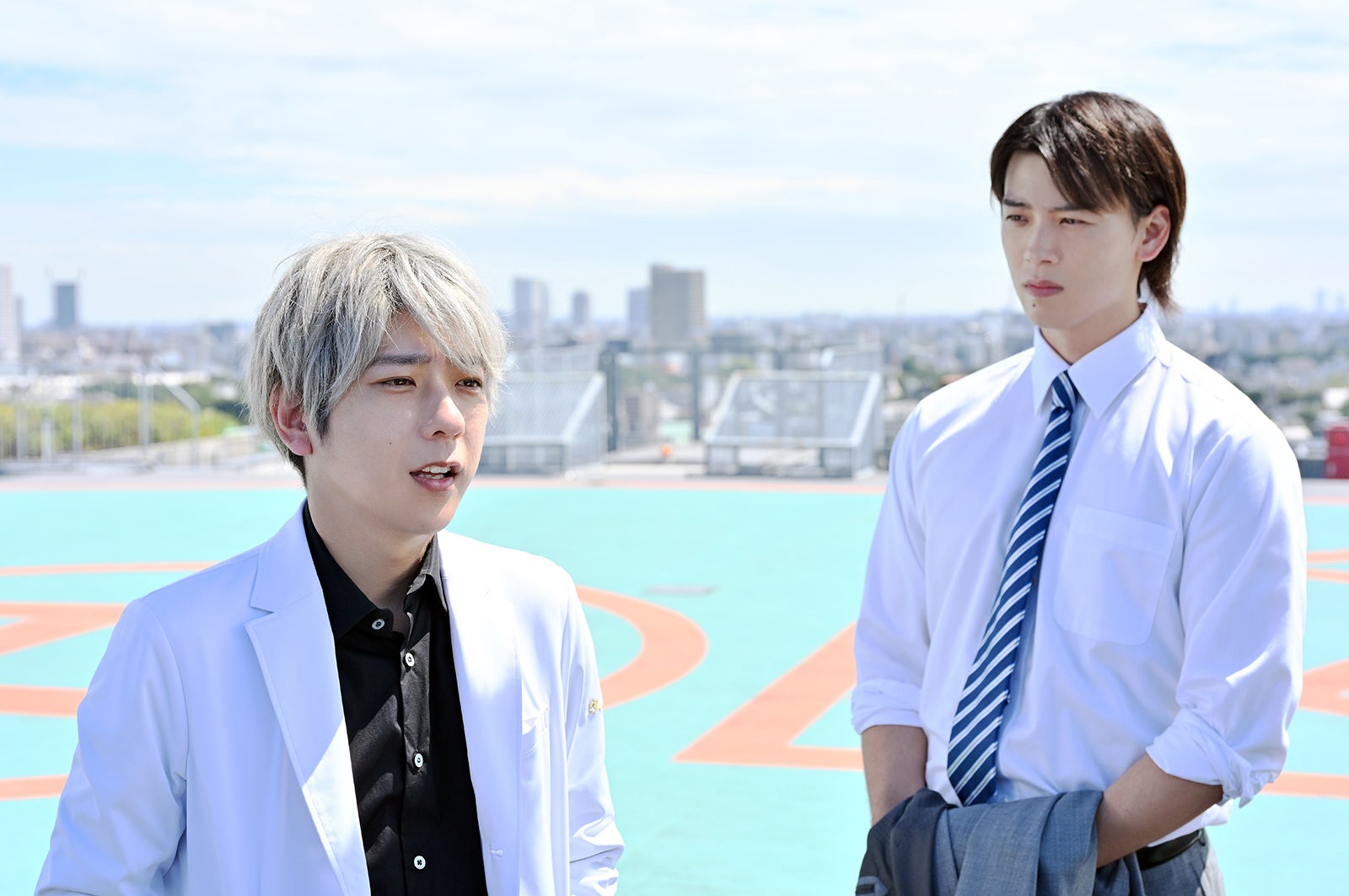 二宮和也、竹内涼真「ブラックペアン シーズン２」第9話より（C）TBS