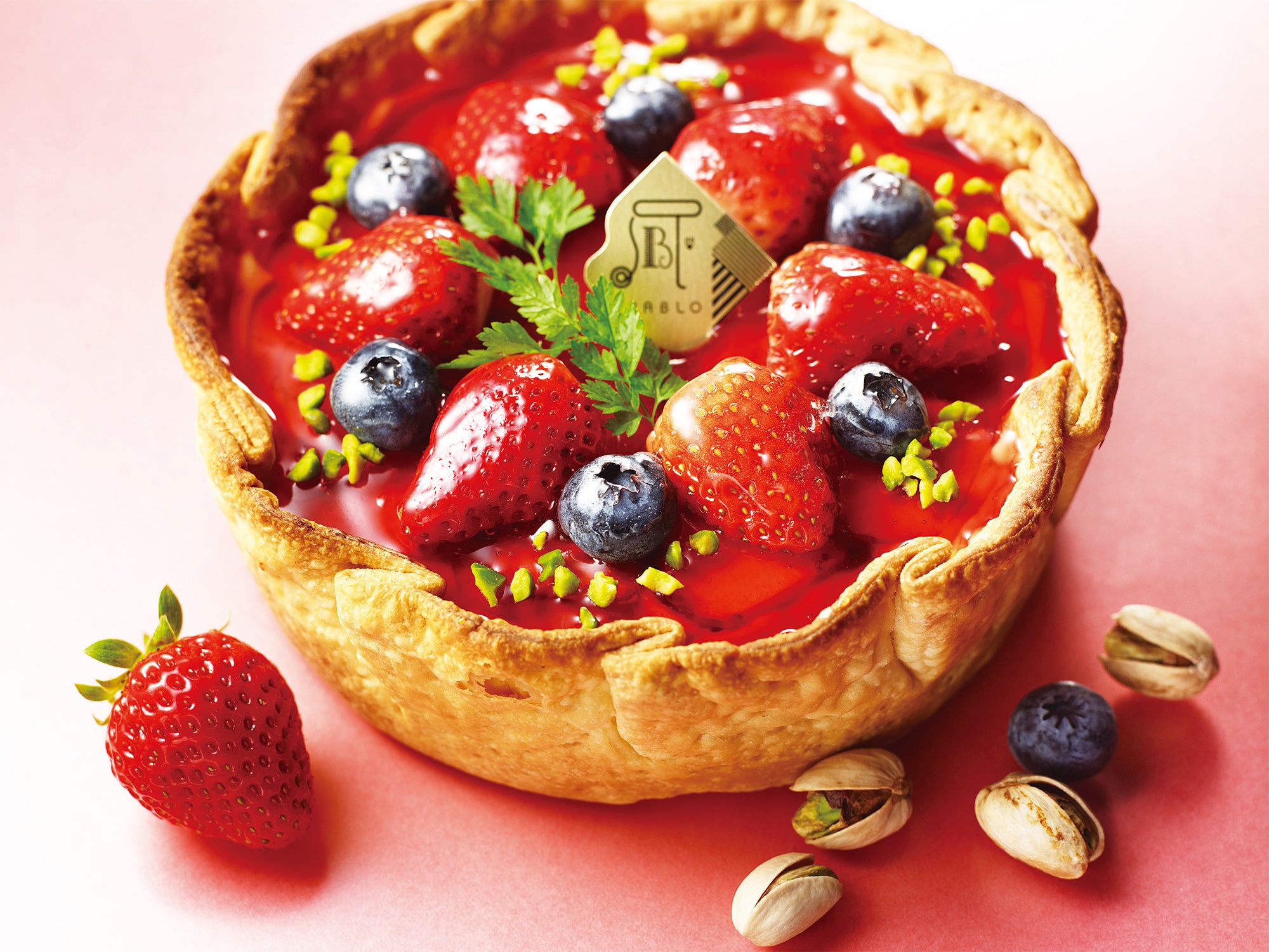 甘酸っぱいいちごとブルーベリーがたくさん／画像提供： PABLO（パブロ）