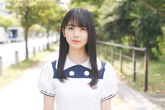 『太陽ノック』の制服を着た筒井あやめ(提供画像)