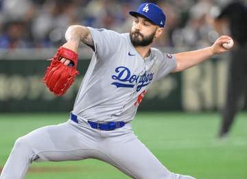 ドジャース スコットがイニングまたぎで17S目 1点差に迫られるも逃げ切る ディアス負傷者リスト入りで綱渡り継投 ロバーツ監督も安堵の表情
