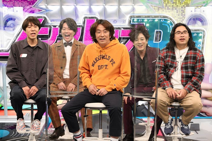 (左から)コカドケンタロウ、シュウペイ、堀内健、松陰寺太勇、中岡創一(C)フジテレビ