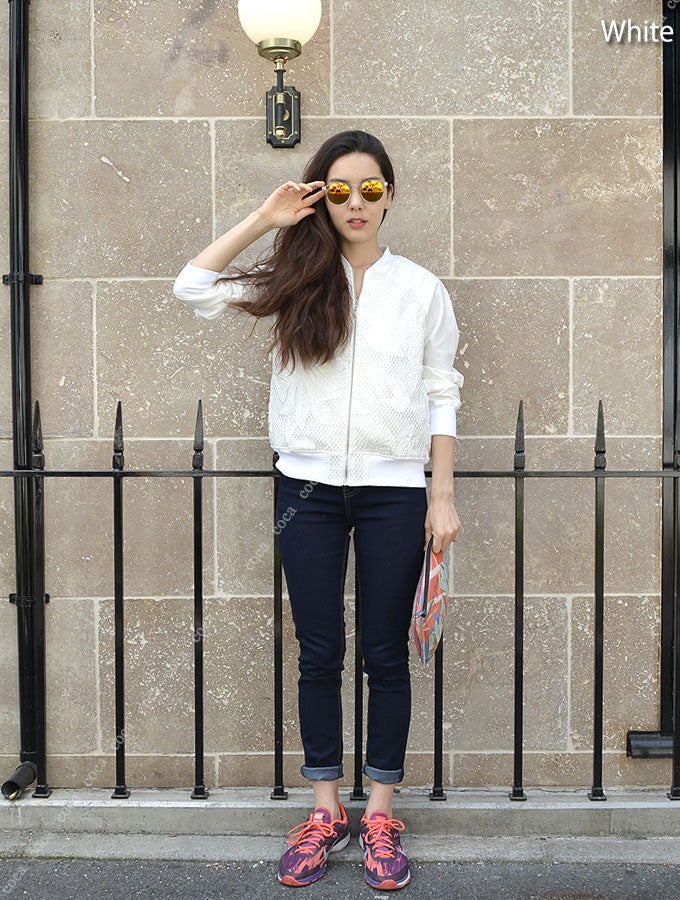 刺繍が個性的なメッシュレースブルゾン「coca」4,990円（税込）／画像提供：coca