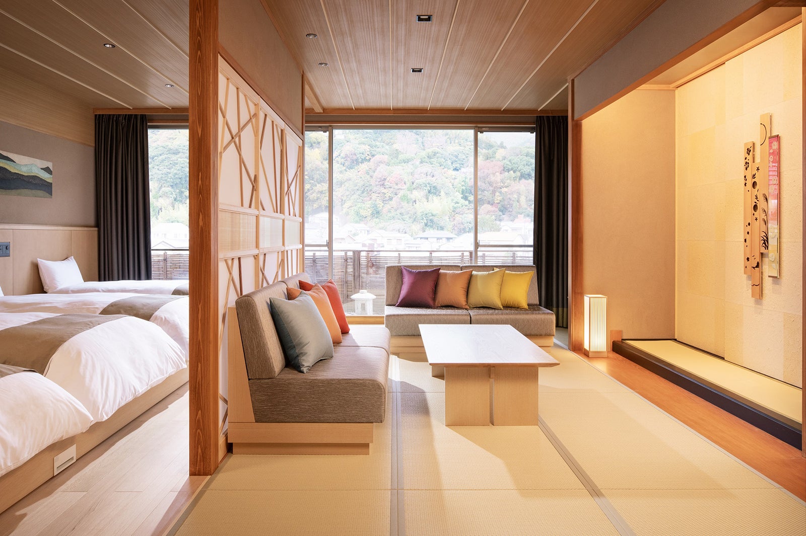 ご当地部屋「伊豆花暦の間」和室／画像提供：星野リゾート