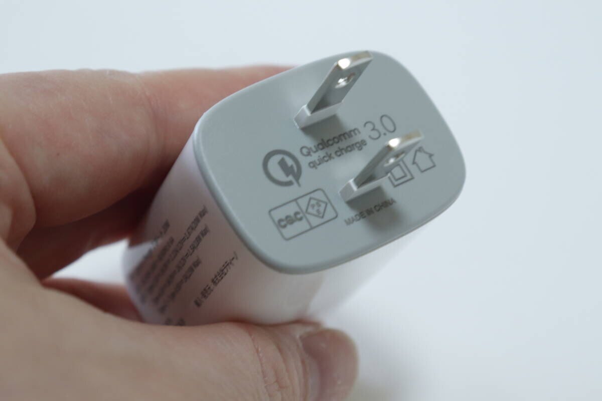 ダイソーの超速USB充電器