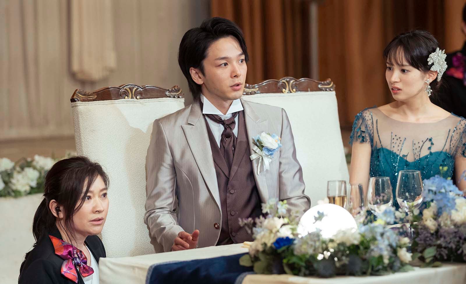 篠原涼子、中村倫也、関水渚（C）2022「ウェディング・ハイ」製作委員会　