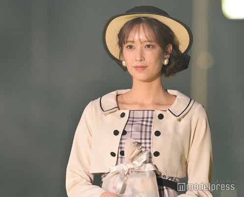 日向坂46佐々木久美、投げキスに観客夢中 ガーリーワンピース姿が可愛い<TGC 2023 S/S>