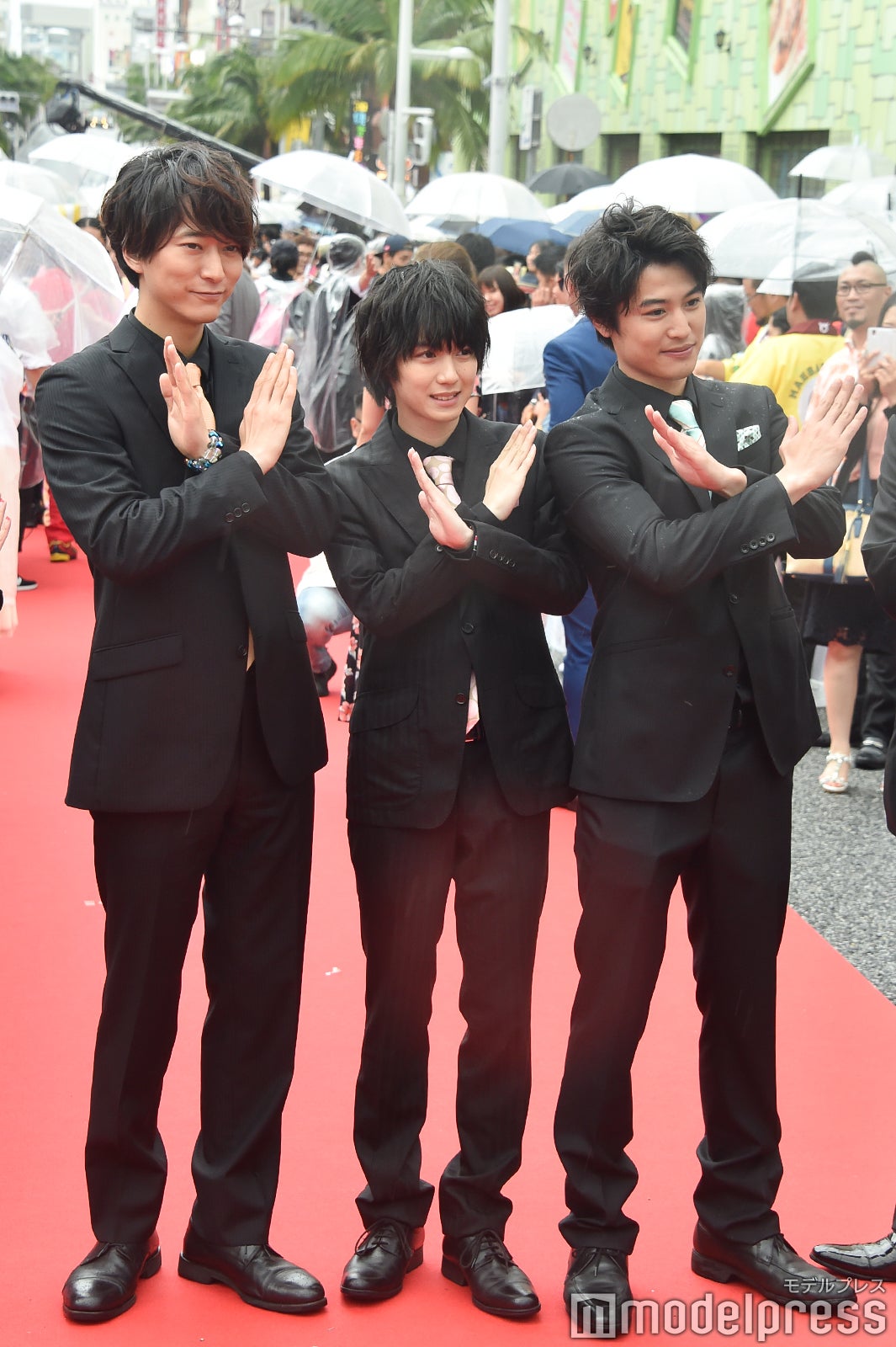 （左から）浅香航大、小越勇輝、堀井新太（C）モデルプレス