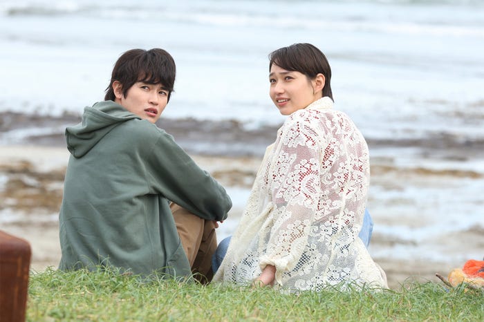 西垣匠、白本彩奈「続・続・最後から二番目の恋」第9話(C)フジテレビ