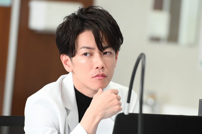 佐藤健/「恋はつづくよどこまでも」第5話より(C)TBS