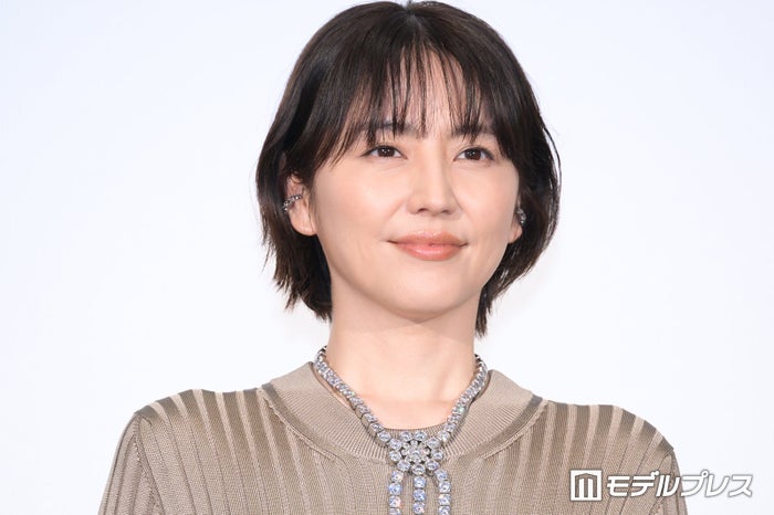 長澤まさみ「懐かしい写真見つけた」幼少期ショット公開「目力が強い」「面影がありすぎる」と話題