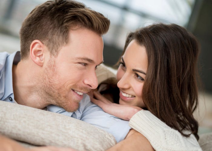 “天使系彼女”を目指して離れられない女性に(Photo by andresr/gettyimages)