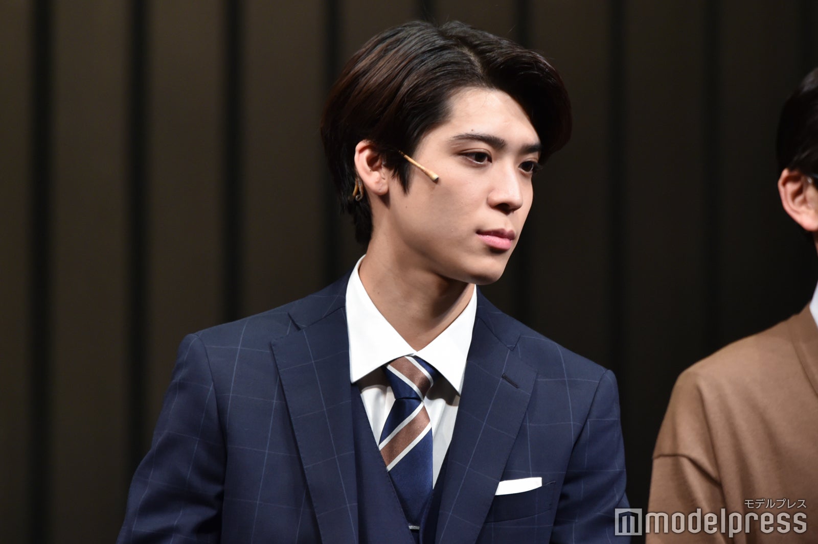 他の出演者が話す際にはその都度体を向けていた松島聡 （C）モデルプレス