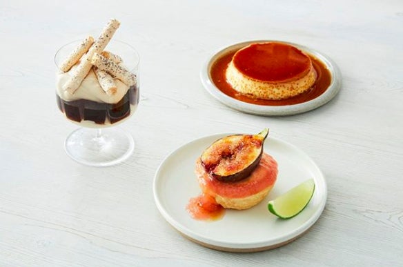 コーヒーパフェ750円、シーズナルタルト ルバーブ（カスタード、ペッパー）800円、プリン600円／画像提供：Blue Bottle Coffee Japan