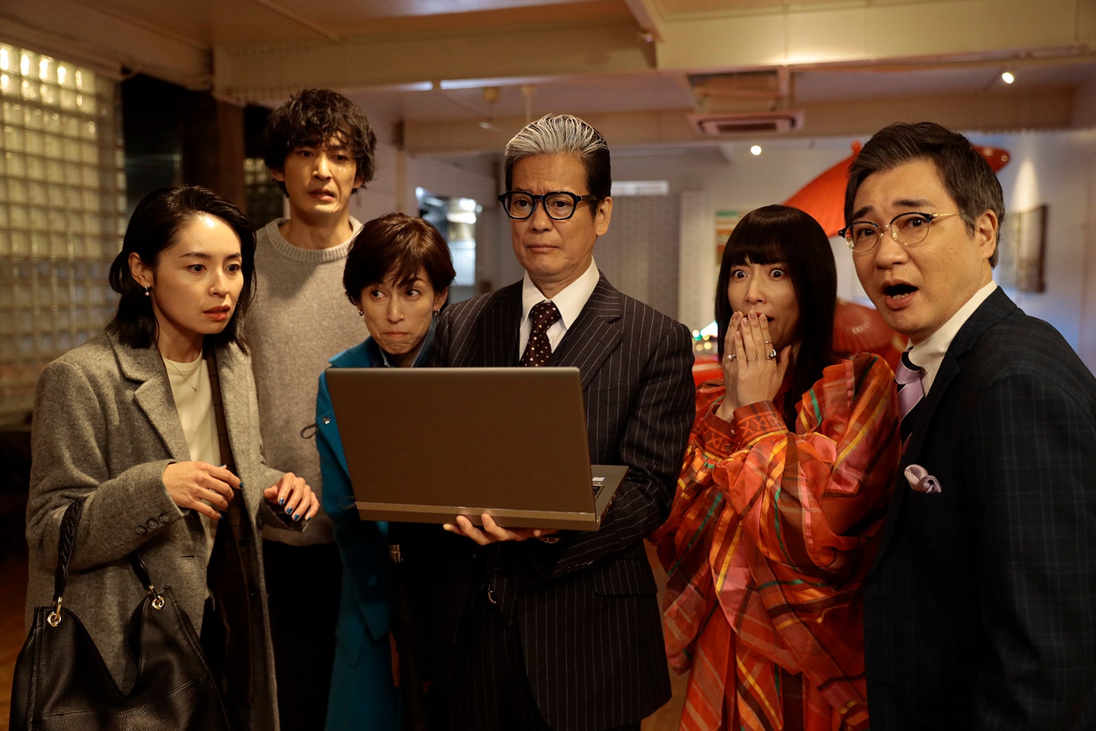 上杉柊平、鈴木保奈美、唐沢寿明、MEGUMI、安井順平「プライベートバンカー」第5話（C）テレビ朝日