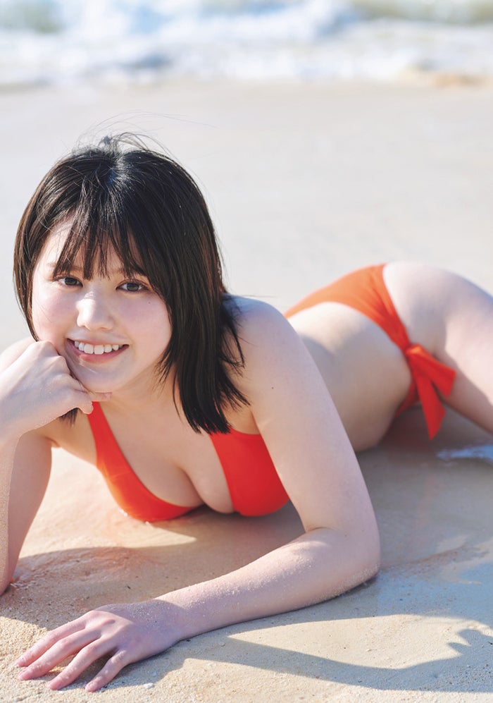 池田レイラ、ビキニ姿で美ボディ開放 ビーチでフレッシュなグラビア