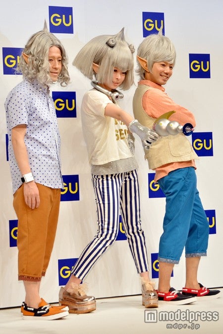 きゃりーぱみゅぱみゅ（中）とピース（右：綾部祐二、左：又吉直樹）